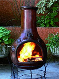 Brasero Rana 115x45 cm - Terre d'enfer. Fait au pays des Mayas, avec un procédé traditionnel et par des artisans locaux, le Brasero Rana est une véritable cheminée mexicaine. L'agréable chaleur de cette cheminée mexicaine vous accompagnera jusqu'à la nuit tombante. Quel plaisir de se retrouver autour entre amis, en famille, accompagné par le crépitement du feu.