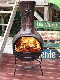 Brasero Vallarta 115*45 cm - Terre d'enfer. Fait au pays des Mayas, avec un procédé traditionnel et par des artisans locaux, le Brasero Vallarta est une véritable cheminée mexicaine.  L'agréable chaleur de cette cheminée mexicaine vous accompagnera jusqu'à la nuit tombante. Quel plaisir de se retrouver autour entre amis, en famille, accompagné par le crépitement du feu.