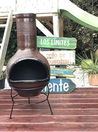 Brasero Zicatela 115*45 cm - Terre d'enfer. Fait au pays des Mayas, avec un procédé traditionnel et par des artisans locaux, le Brasero Zicatela est une véritable cheminée mexicaine.  L'agréable chaleur de cette cheminée mexicaine vous accompagnera jusqu'à la nuit tombante. Quel plaisir de se retrouver autour entre amis, en famille, accompagné par le crépitement du feu.
