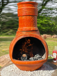 Brasero Zipolite XL 130*52 cm - Terre d'enfer. Fait au pays des Mayas, avec un procédé traditionnel et par des artisans locaux, le Brasero Zipolite XL est une véritable cheminée mexicaine. L'agréable chaleur de cette cheminée mexicaine vous accompagnera jusqu'à la nuit tombante. Quel plaisir de se retrouver autour entre amis, en famille, accompagné par le crépitement du feu.